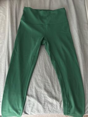 Lululemon — Wundertrain — Size 6 — Forest Green Leggings